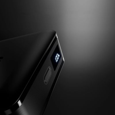 8. SBS HD 30W 10000mAh USB-C Powerbank mit LCD-Display – Schwarz