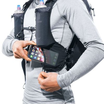 5. Deuter Ascender 7 schwarzer Laufrucksack