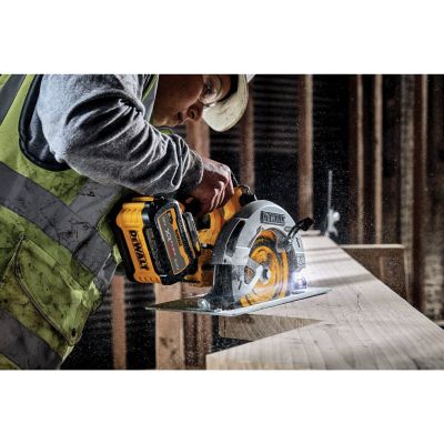 6. DeWALT DCS573NT-XJ Tragbare Kreissäge