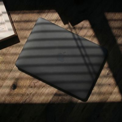 8. Tech-Protect SmartShell Hülle für MacBook Neo 13" 2026 - Schwarz