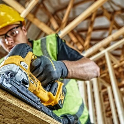 2. 18V Akku-Stichsäge DCS334N-XJ DEWALT