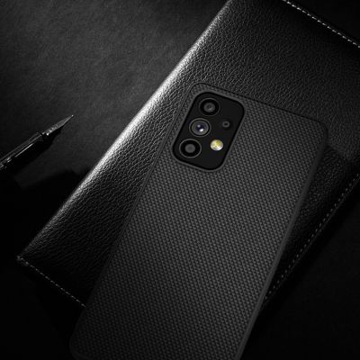 12. Nillkin Textured Case robuste, verstärkte Hülle mit Gelrahmen und Nylonrückseite für Samsung Galaxy A73 schwarz