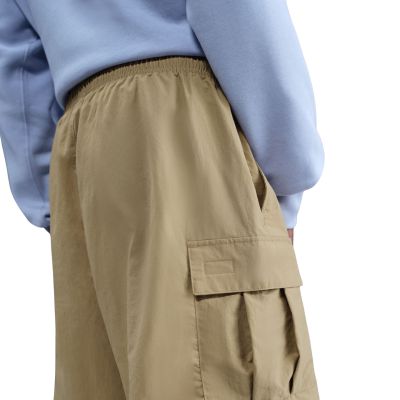 4. Nike Sportswear Club Herrenshorts Beige IH5047 297
