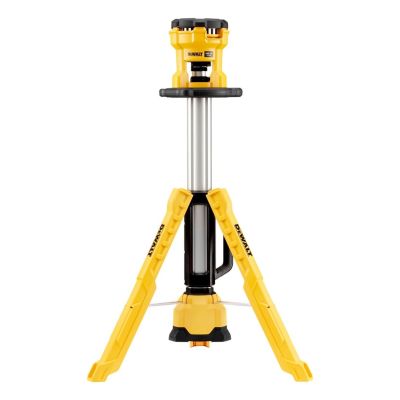 2. DeWalt DCL079-XJ Teleskop-Stativlampe (3000 lm; Warmweiß)