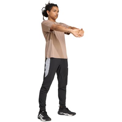 6. adidas Tech Apparel Herrenhose schwarz JY3550