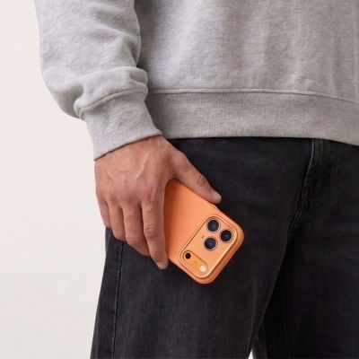 6. Tech-Protect Uniq MagSafe CC Hülle für iPhone 18 Pro / 17 Pro – Orange