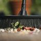 4. Fiskars 1025921 Outdoor-Besen Schwarz