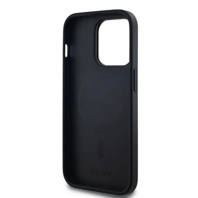 7. DKNY Leder-MagSafe-Hülle mit kariertem Monomuster für iPhone 13 Pro / 13 – Schwarz