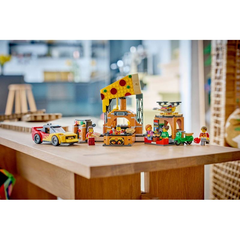 12. LEGO City 60496 – Pizza-Lieferung mit Fahrzeugen