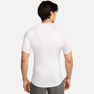 2. Nike Pro LS T-Shirt FB7932-100