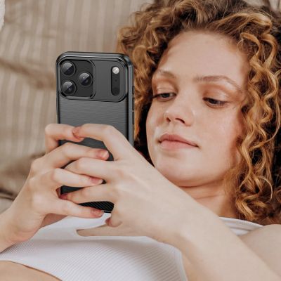 7. Carbon Case für iPhone 17 Pro - Schwarz