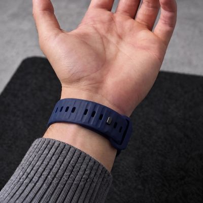 5. Tech-Protect Silikonarmband für Apple Watch 44 / 45 / 46 / 49 mm – Marineblau