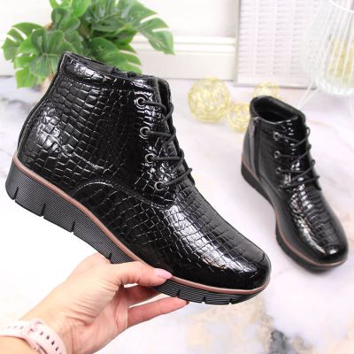 8. Gefütterte schwarze Lackleder-Stiefeletten mit Keilabsatz Filippo