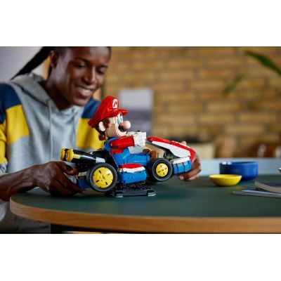 7. LEGO Super Mario 72037 – Mario Kart: Mario und Standard-Kart