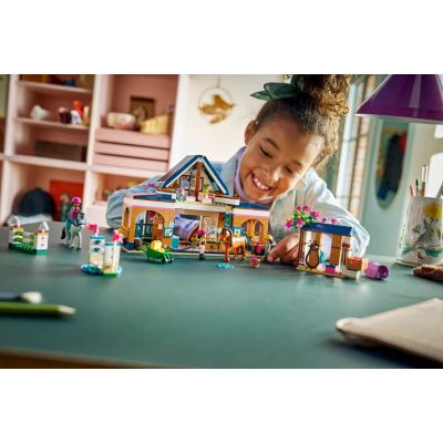 20. LEGO Friends 42688 – Stallungen und Reitschule