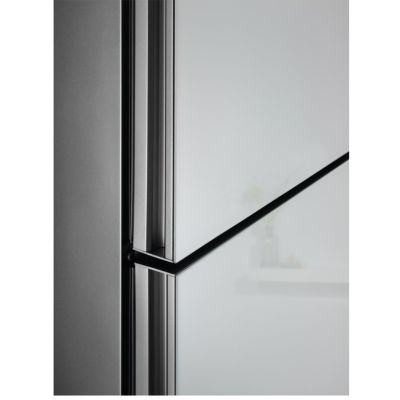 9. ELECTROLUX LNT7ME36G2 Kühl-/Gefrierkombination