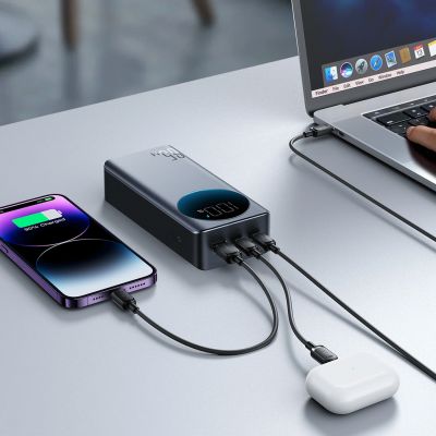 10. Joyroom JR-PBF05 Pro 30000mAh 65W Powerbank mit Digitalanzeige, 2x USB-C, 1x USB-A - Schwarz