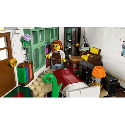 11. LEGO Icons 11371 – Einkaufsstraße