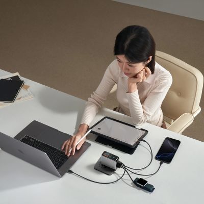 9. Cuktech AD1204U 120W Wandladegerät mit Display und USB-C-Kabel – Silber