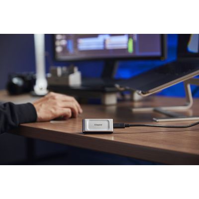 10. Externe SSD-Festplatte Kingston XS2000 (1 TB; USB 3.2; Silber; SXS2000/1000G)