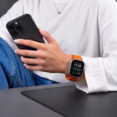 5. Tech-Protect Silikonarmband für Apple Watch 44 / 45 / 46 / 49 mm – Orange