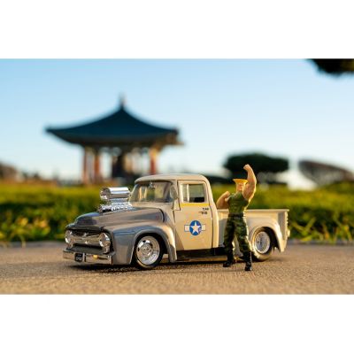 10. Jada Toys Street Fighter 1956 Ford Pickup Automodell 1:24
