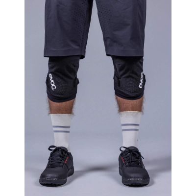 5. EVOC Knieschoner LS Flex Enduro Schwarz