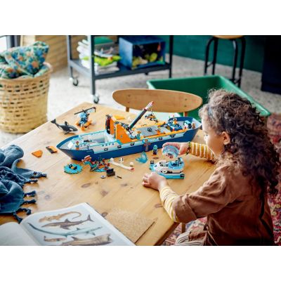 22. LEGO City 60368 Arktis-Explorerboot