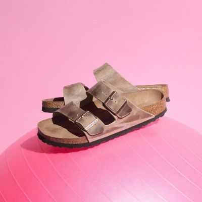 13. Birkenstock Arizona Soft Footbed Oiled Leather Tobacco Brown Schmale Damen/Herren Slides (0552813)