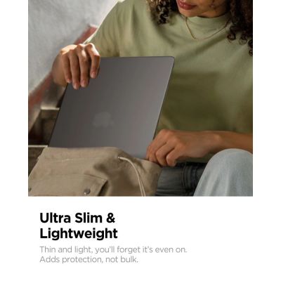 6. Spigen AirSkin Hülle für MacBook Air 13" 2023/2024/2025/2026 - Halbtransparent