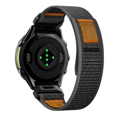 3. Spigen Athlex Air Armband für Garmin QuickFit 22 mm – Schwarz und Orange