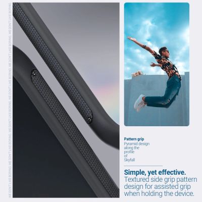 10. Caseology Skyfall Hülle für iPhone 14 Plus – Mattschwarz
