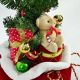 3. Dekorativer Weihnachtsbaum 60 cm mit 25 LEDs und Timer – Teddybär