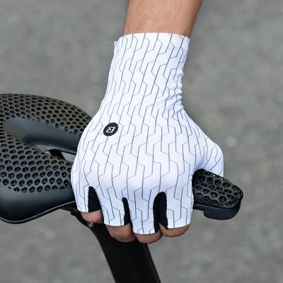 8. Rockbros Rennradhandschuhe Größe: S - Schwarz und Weiß