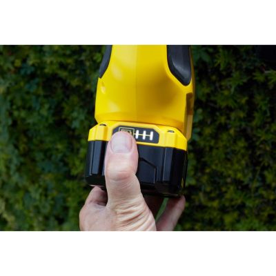3. Stanley FATMAX SFMCPH845M1-QW Elektrische Heckenschere mit Doppelklinge, 4,1 kg