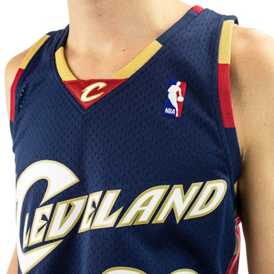 3. Mitchell &Ness Cleveland Cavaliers NBA Swingman-Trikot Lebron James M SMJYGS18156-CCANAVY08LJA