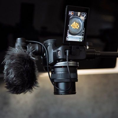 7. Canon EOS R50 + RF-S 18-45mm CREATOR KIT Kamera mit 24,2 MP
