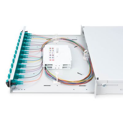 17. FO-Patchpanel mit Ausstattung 19 Zoll 1 HE, 12x LC DX, OM3, Anschlusskabel, Adapter, Einschubfächer, verschiebbar, grau