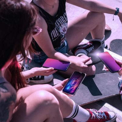 3. 3mk Rainbow Privacy gehärtetes Glas für Apple iPhone 14 Pro