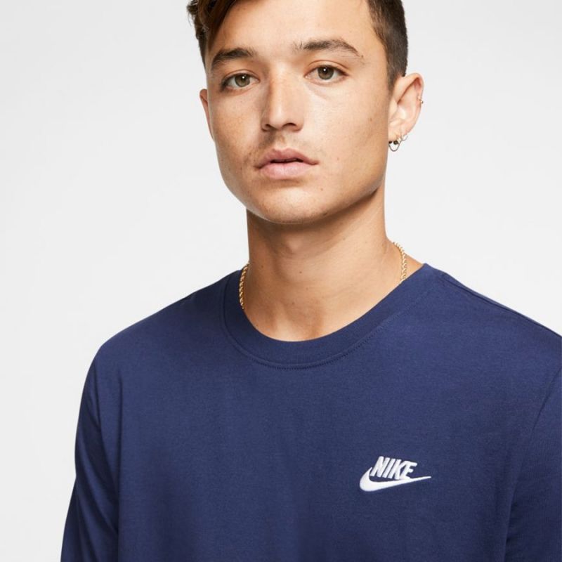 9. Nike Sportswear T-Shirt M AR4997-410