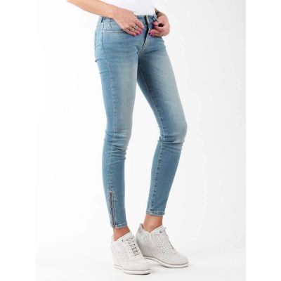 6. Wrangler Skylark W27F4072F Jeans