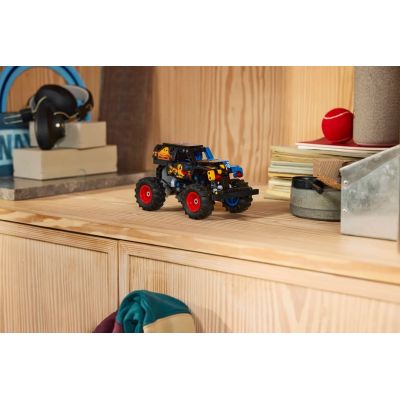 10. LEGO Technic 42219 Monster Jam Grave Digger Feuer und Eis