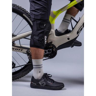 2. EVOC Knieschoner LS Flex Enduro Schwarz