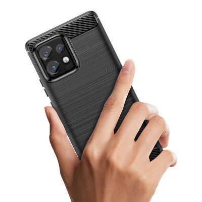 2. Carbon Case Silikonhülle für Motorola Edge 40 Pro - Schwarz