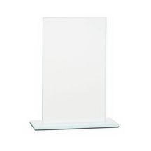 Glastrophäe mit zerbrochenem Sockel