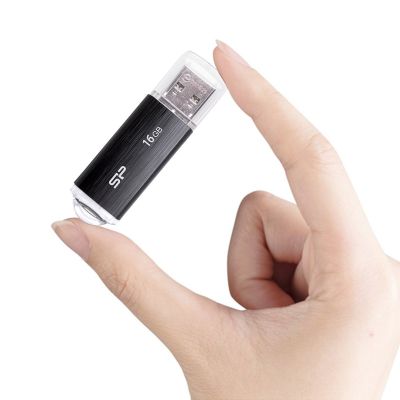 8. Pendrive Silicon Power Ultima U02 16GB USB 2.0 schwarz (SP016GBUF2U02V1K)