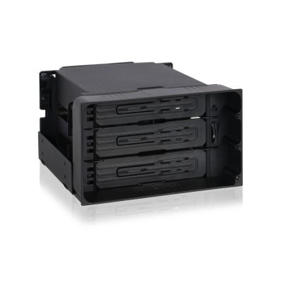 8. IcyDock 3x3,5" SATA in 2x5,25" Einschüben, rückseitiger Lüfter 80 mm