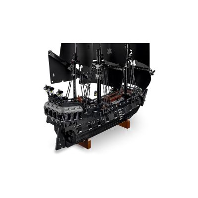 12. LEGO Icons 10365 – Captain Jack Sparrows Piratenschiff