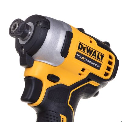 4. DEWALT Kombi-Werkzeugset 18V 2x4,0Ah DCK2062M2T