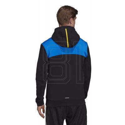 2. Adidas Manchester United M GT4533 Sweatshirt